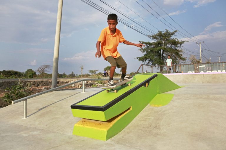 Crocodile-inspired skate ledge at Dili Skatepark, Timor-Leste, volunteer project by Eastbywest